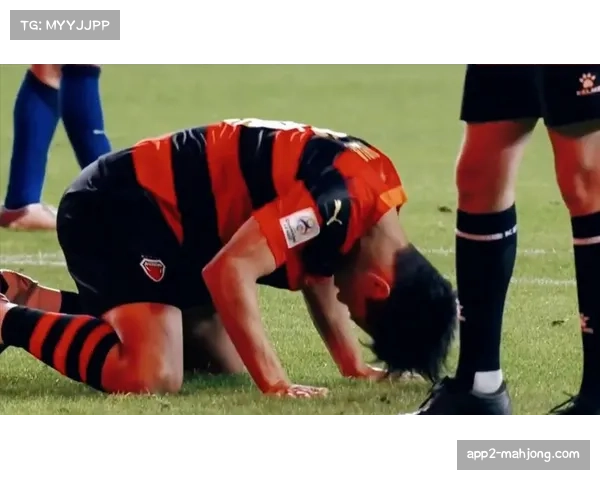 一次长达20脚的连续传递以远射告终，观众席响起复杂掌声