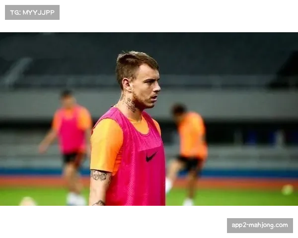 武汉三镇新援、葡萄牙边锋格德斯在训练中肌肉不适，出战成疑